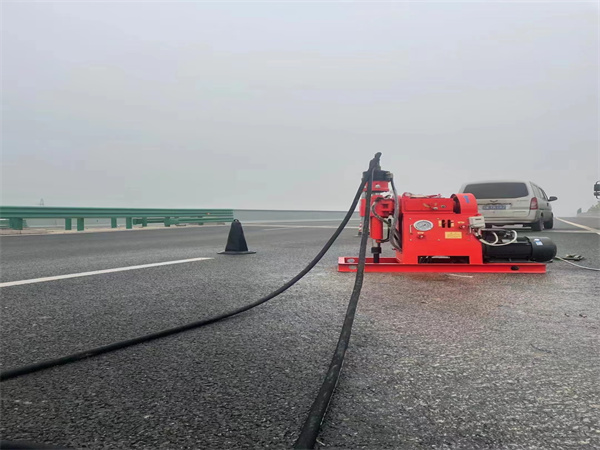 华蓥马路路基路面开裂下沉注浆加固灌浆